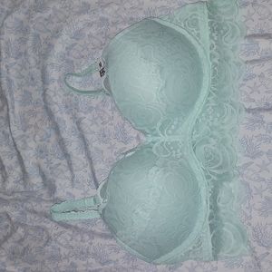 Pink underwire lace bralette size medium seafoam color. NWT